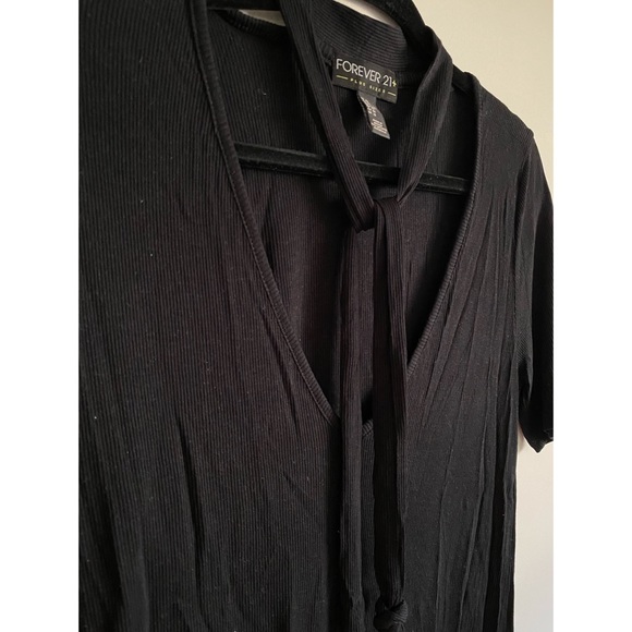 Forever 21 Black Ribbed Tee with Neck Tie - Size OX (XL) - Picture 2 of 3